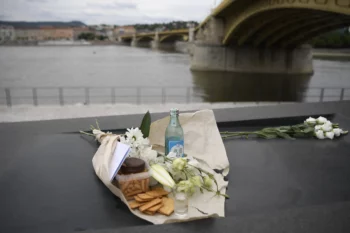 South-Korea-ship-collision-Danube-Budapest-commemoration