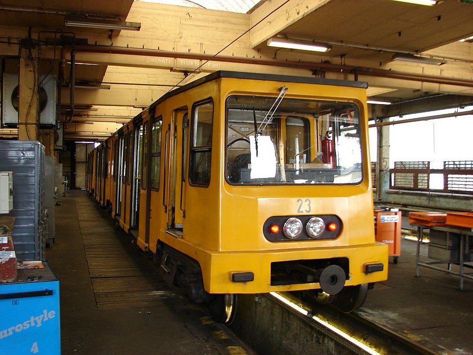布达佩斯地铁 M1 维基百科