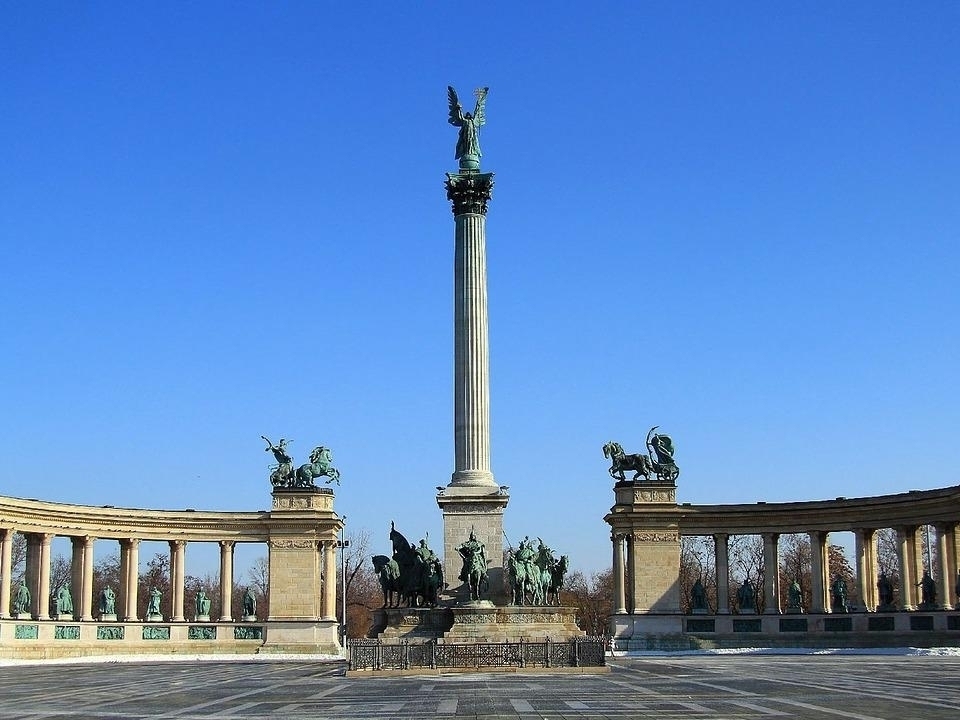 budapest heroes square