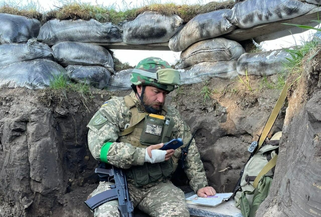 guerra en ucrania trincheras clase en línea profesor universitario