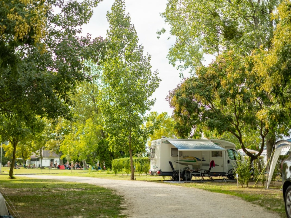 Balaton-naturist-campsite-camping