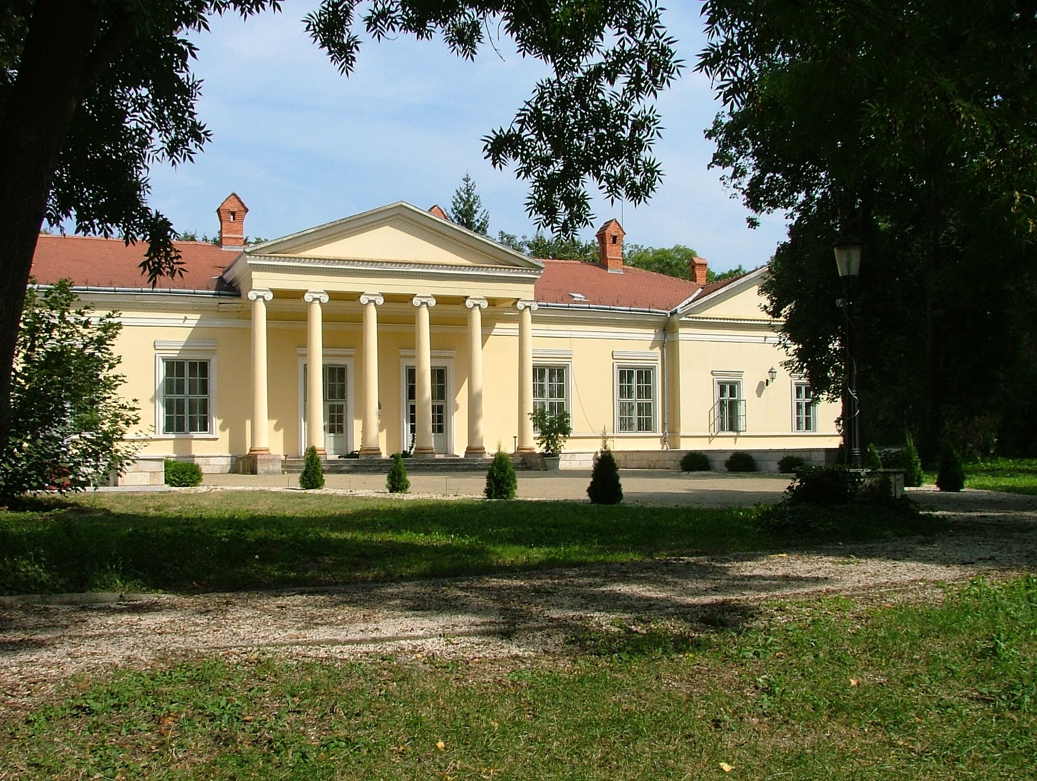 Fenyőharaszt Castle Hotel