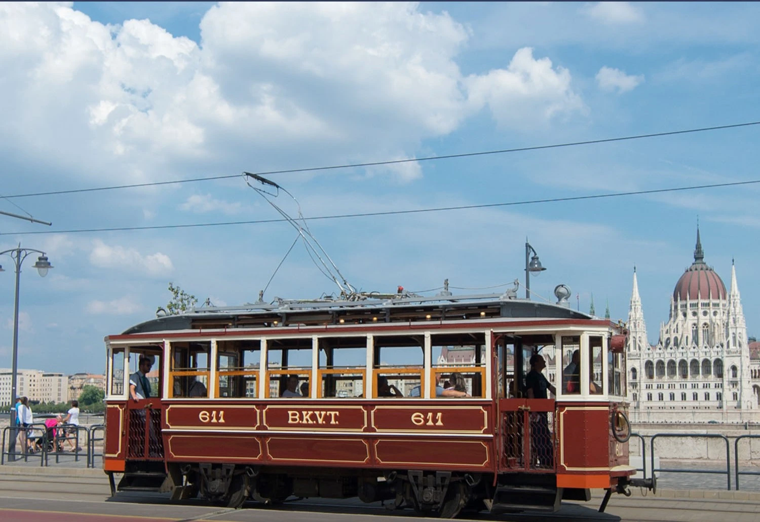 Hungary Budapest transport BKK parliament climate pass (1)