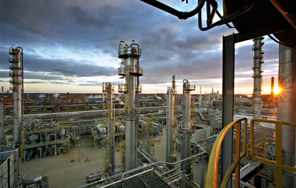 Трубопроводный нефтеперерабатывающий завод MOL в Венгрии