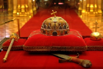 Heilige Krone und die krönenden Juwelen