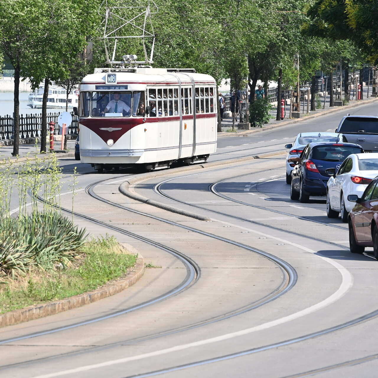 n18 nostalgia tram budapest