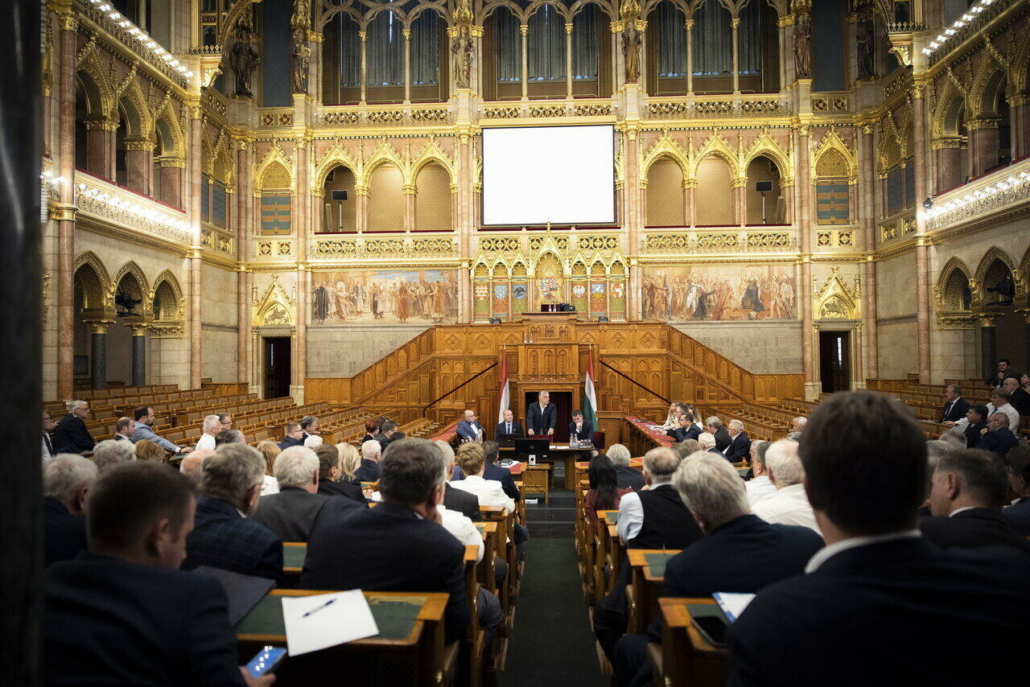 Hungarian-parliament-accepted-2023-budget