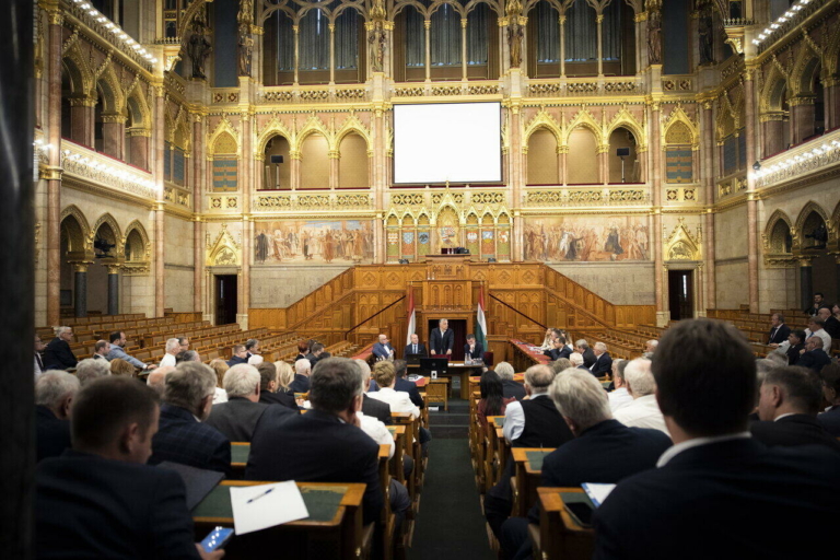 Hungarian-parliament-accepted-2023-budget