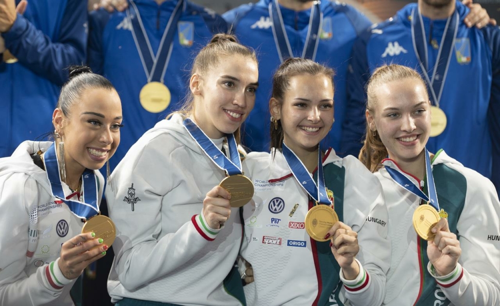 照片：匈牙利女子劍術隊成為世界冠軍