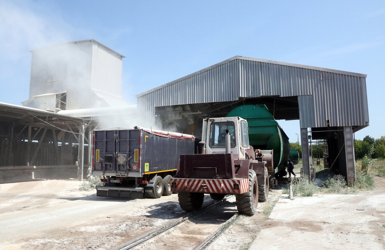 Hungary Ukraine grain food transport