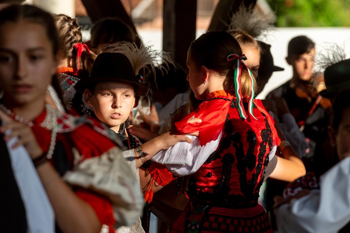 folk dance hungary