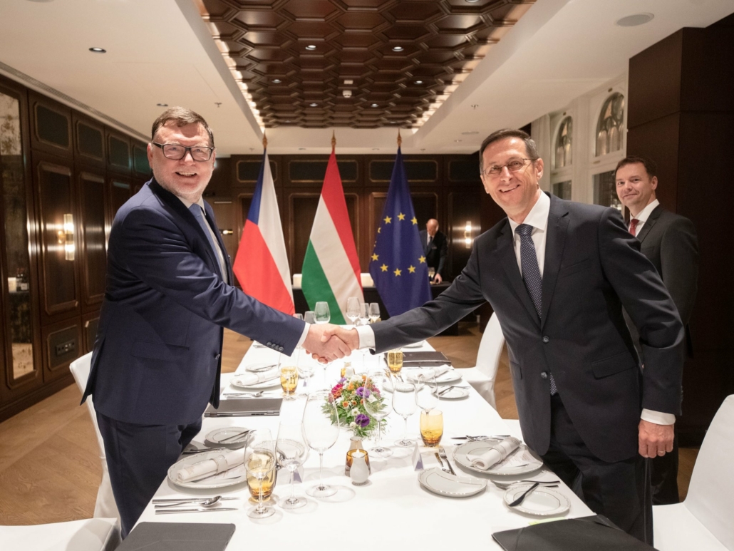 Hungarian Finance Minister meets Czech counterpart