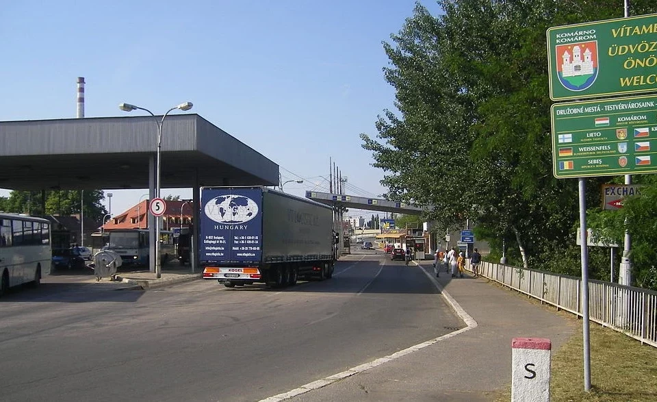 Hungary border crossing