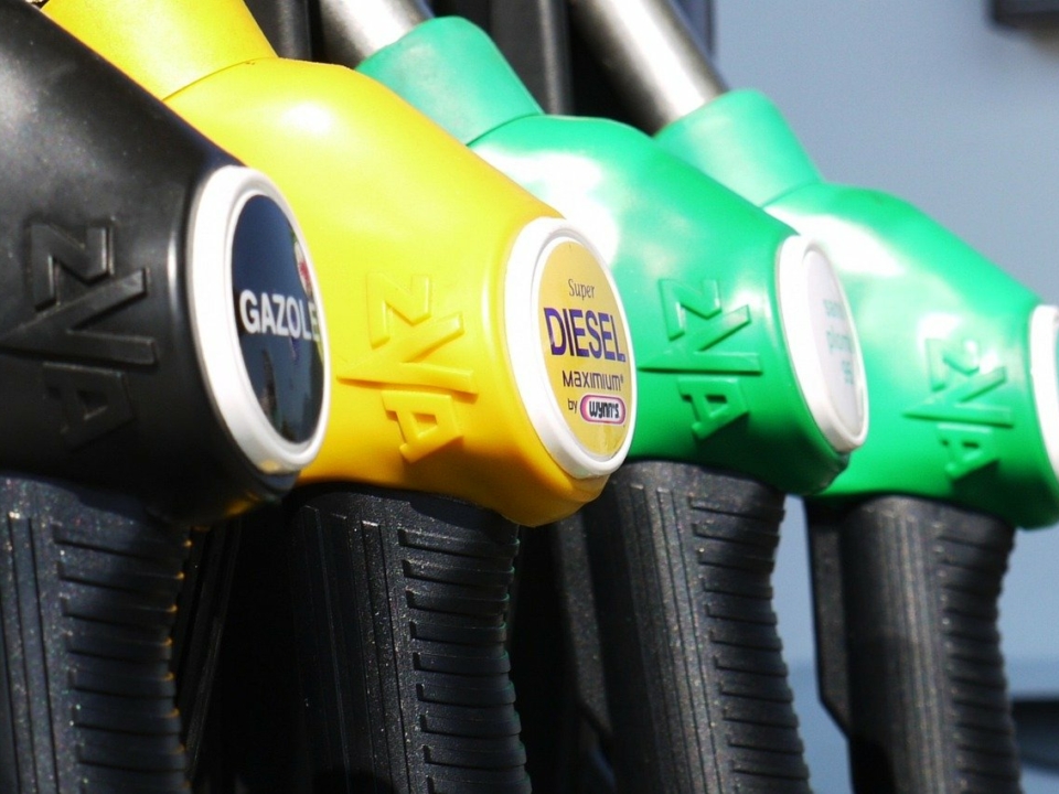Precios del combustible gasolinera gasolina.