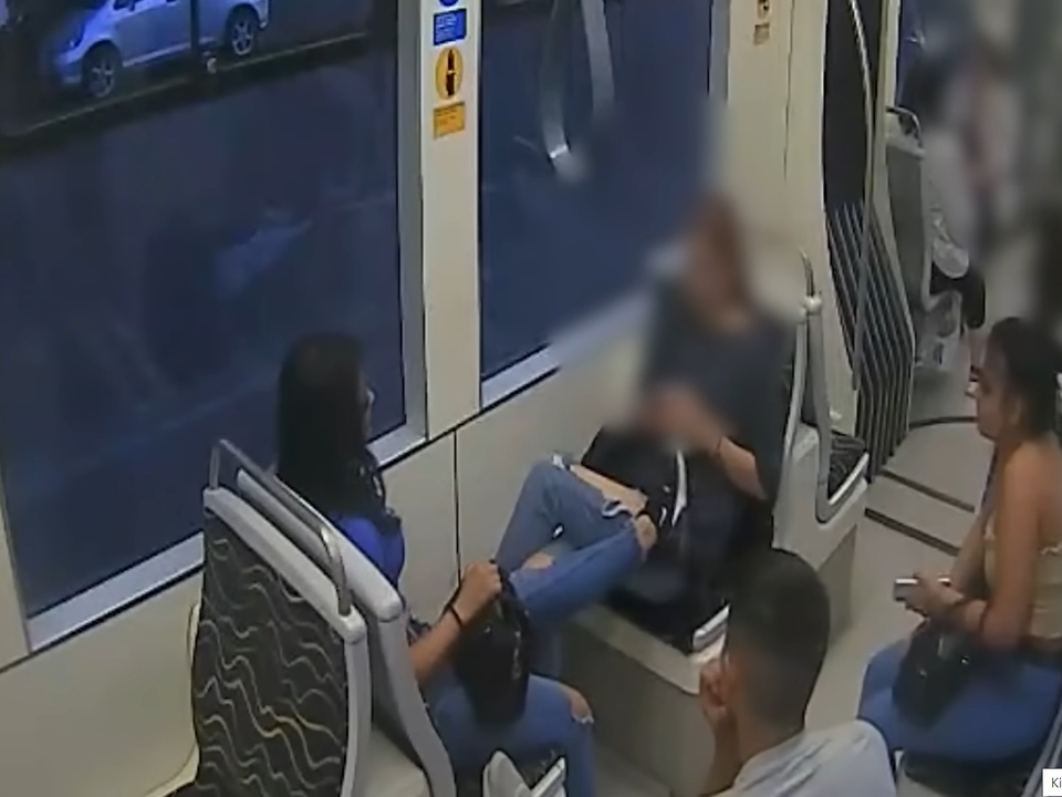 teenageři zneužívají ženu tram3 budapest