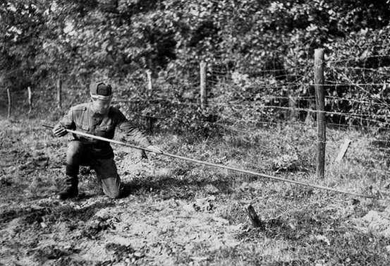 33 years ago today, Hungary tore the first hole in the Iron Curtain - PHOTOS