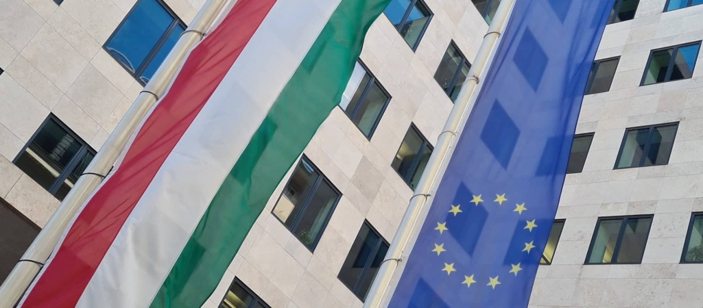 علم الاتحاد الأوروبي المجري