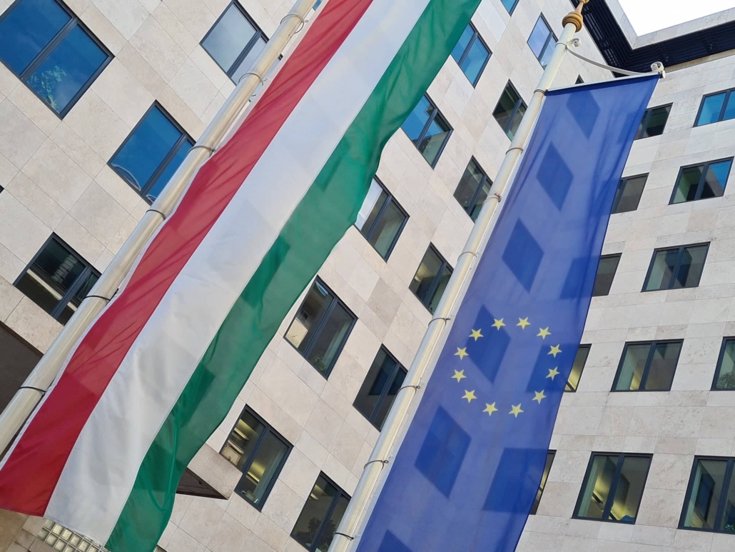 علم الاتحاد الأوروبي المجري