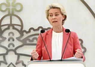 Europska komisija EU financira Mađarsku Ursula von der Leyen