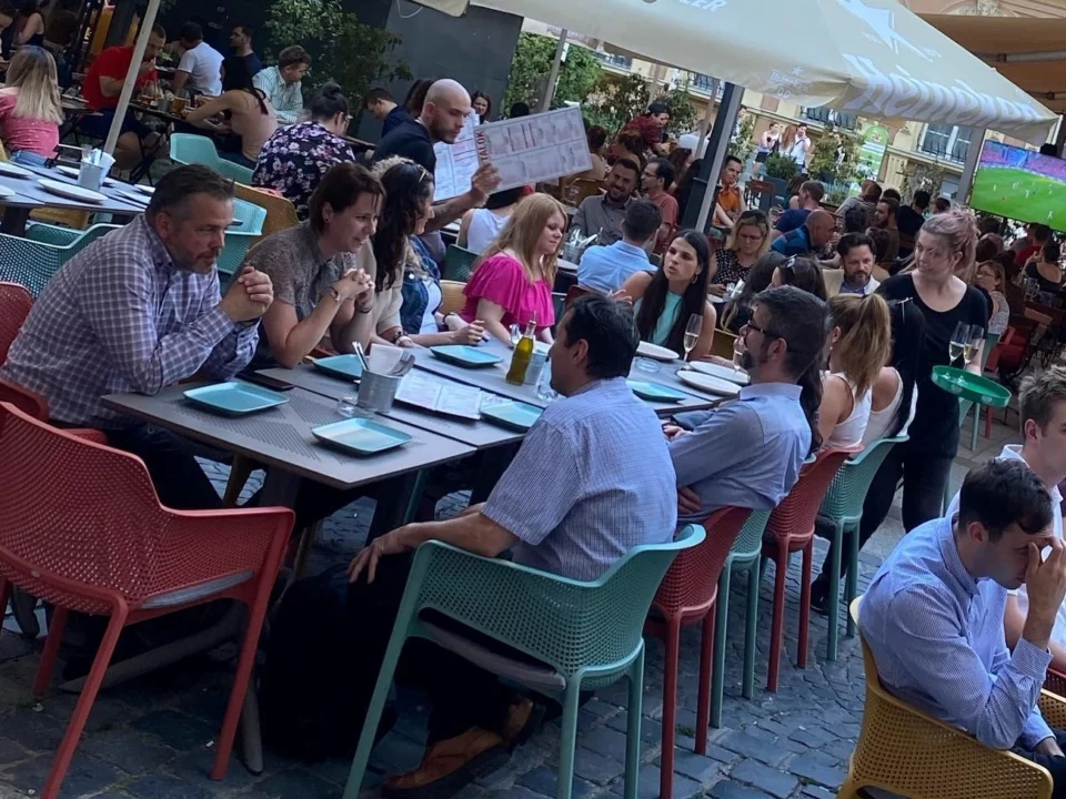 Un movimiento arriesgado en un restaurante húngaro