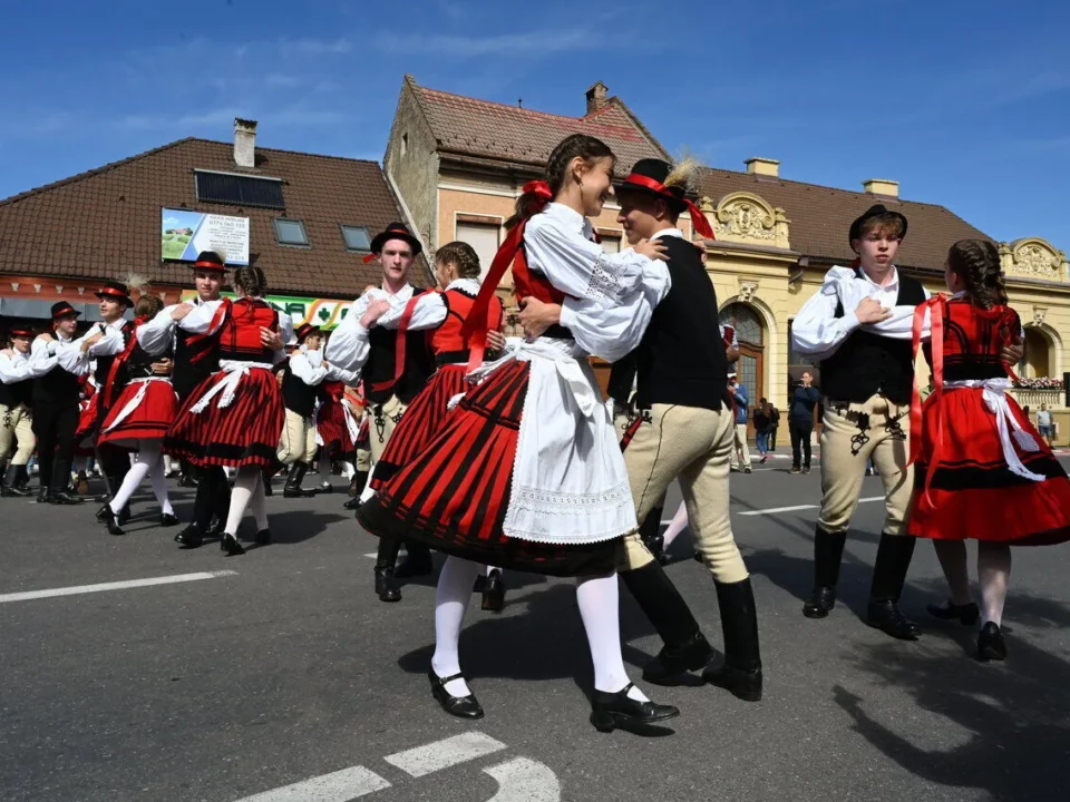 Mađarska tradicija jezik narodnih plesova