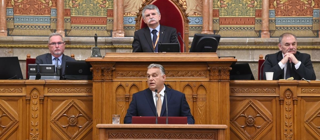 Орбан парламент