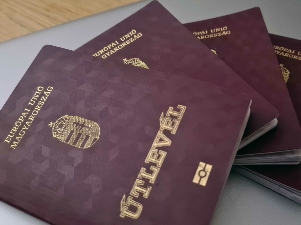 Passeport hongrois peuple hongrois quittant un sommet historique