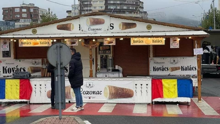 The Romanian mayor covered the Hungarian sign