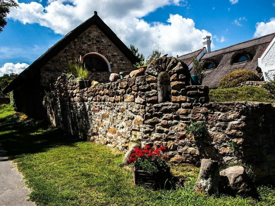 landscape countryside house