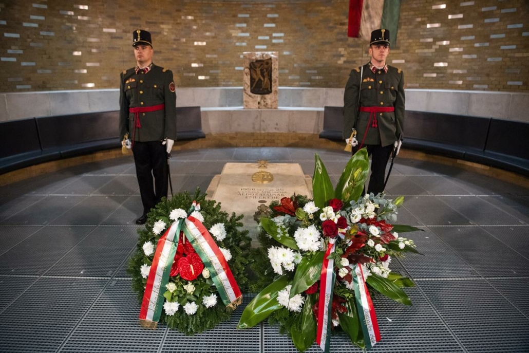 В Будапеште почтили память жертв расстрела 1956 года