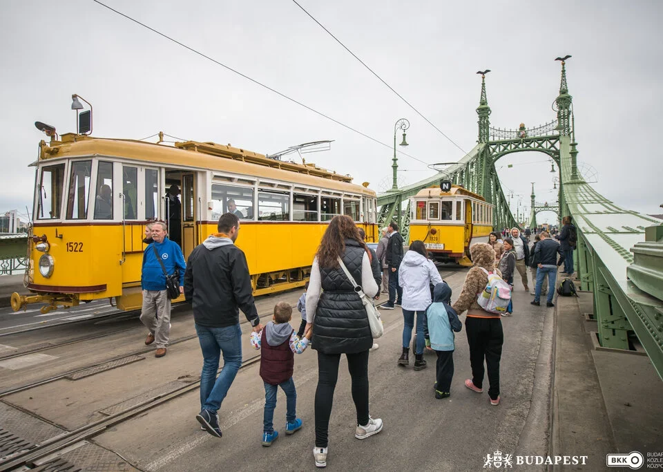 Budapest transport Szabadság Bridge