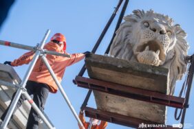 Iconic stone lions restored to Budapest's Chain Bridge bridgehead. Photo: BKK