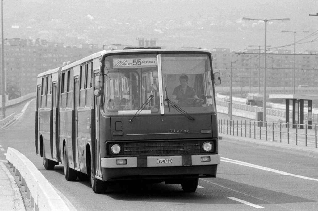 Ikarus-Bus Fortepan vorne