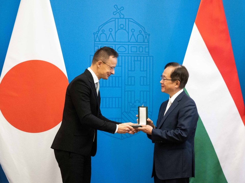 Сійярто нагороджений лідером Федерації бізнесу Японії
