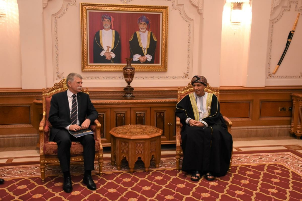 हंगरी के संसद के अध्यक्ष लेज़्लो कोवर ने ओमान में वार्ता की