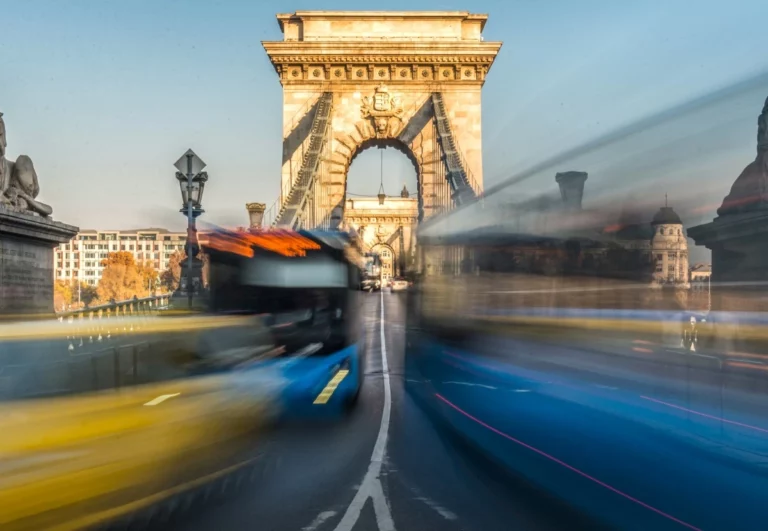 Traffic Budapest Chain Bridge highway code