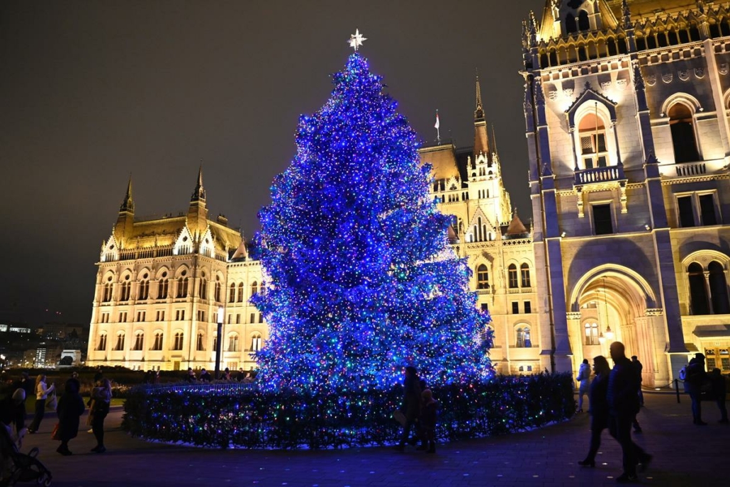 kossuth náměstí vánoční stromek maďarsko budapest