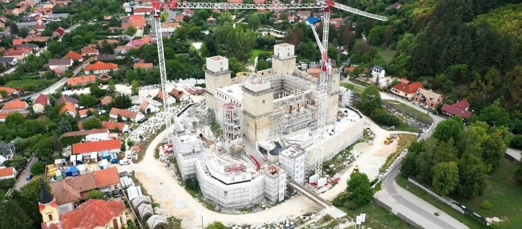 développement du château de diósgyőr