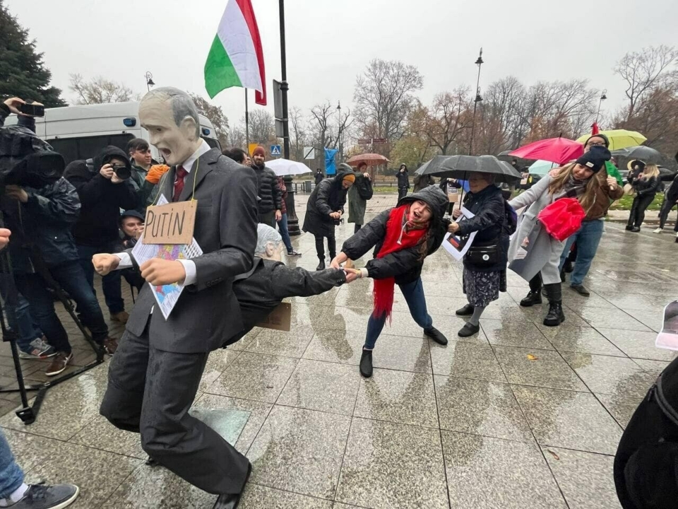 putin orbán dummy poland