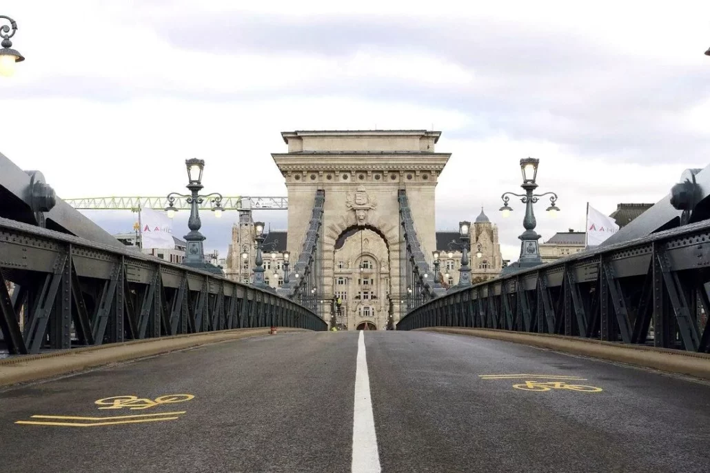 Kettenbrücke Budapest Verkehr
