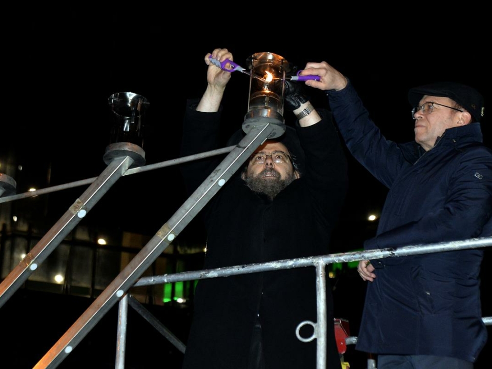 First day of Hanukkah marked in Hungary