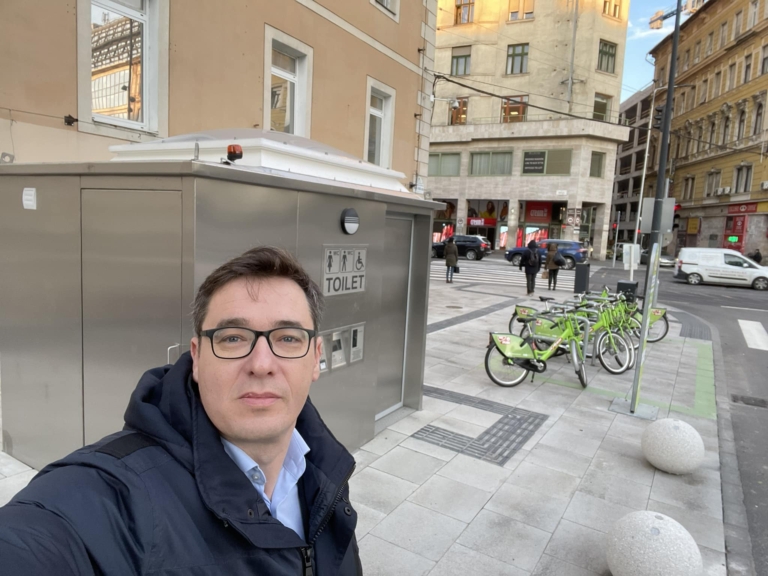 Gergely Karácsony public toilet toiletgate