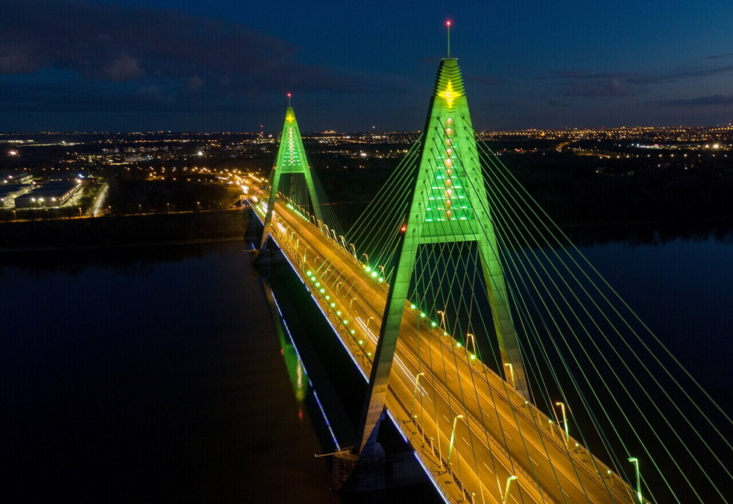 puente megyeri árbol de navidad budapest