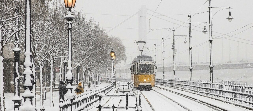 budapest tram 2 winter
