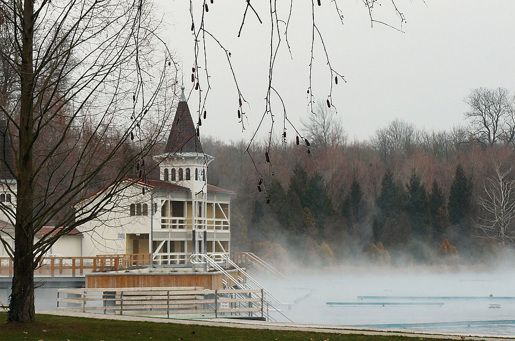 lake hévíz thermal bath winter