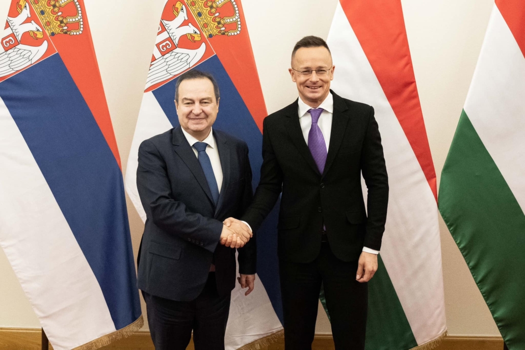 Министр иностранных дел Петер Сийярто и глава Сербии Ивица Дачич