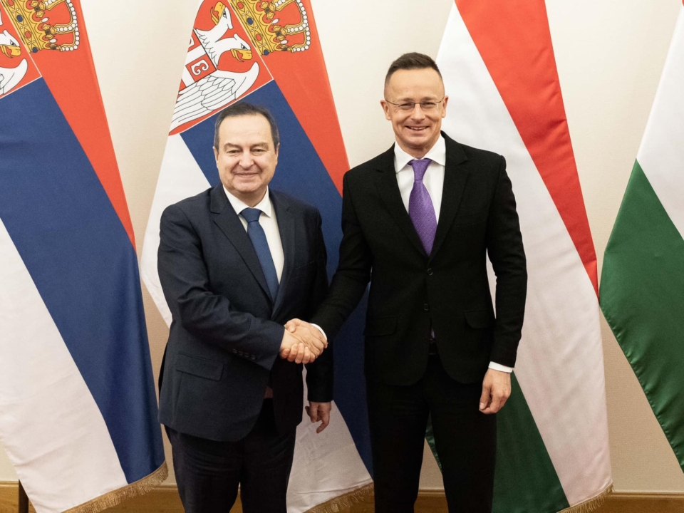 Le ministre des Affaires étrangères Péter Szijjártó et le Serbe Ivica Dacic