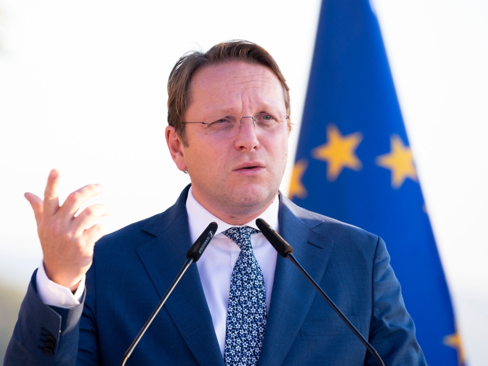 Il commissario ungherese Várhelyi per l'Europa centrale
