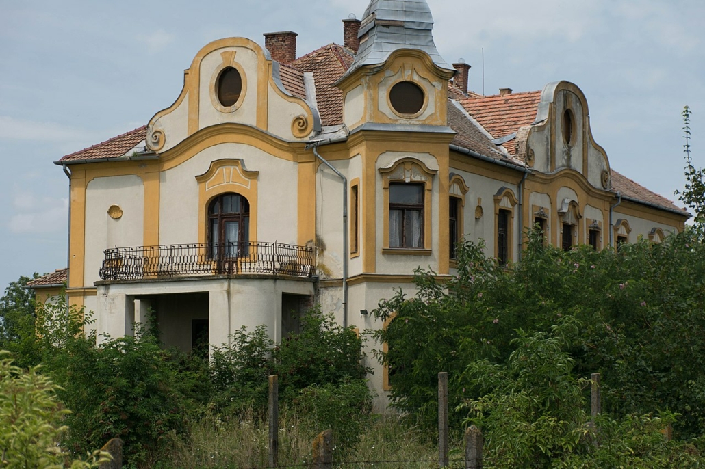 قصر لونكاي كاستيلي المجر