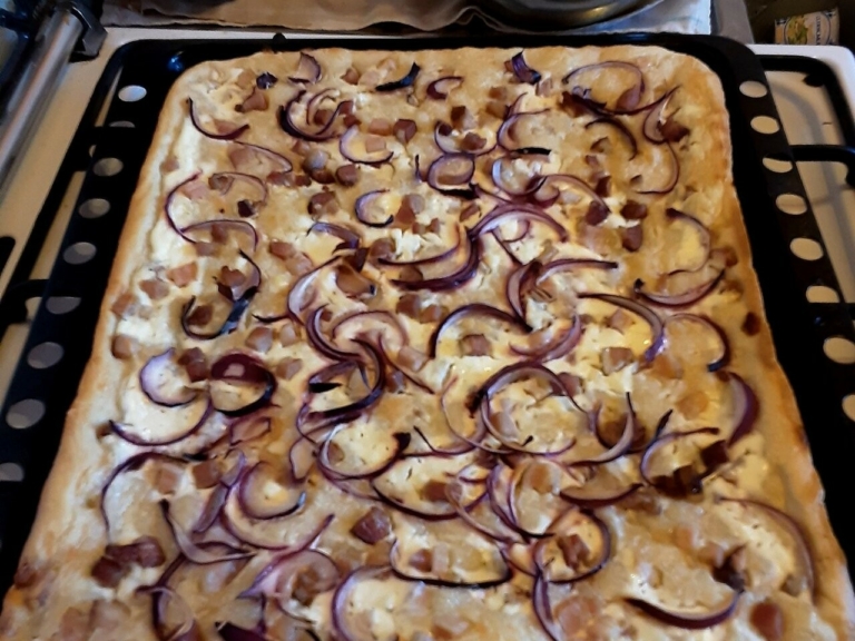 La célèbre pâtisserie hongroise - kenyérlángos, langalló ou tökipompos